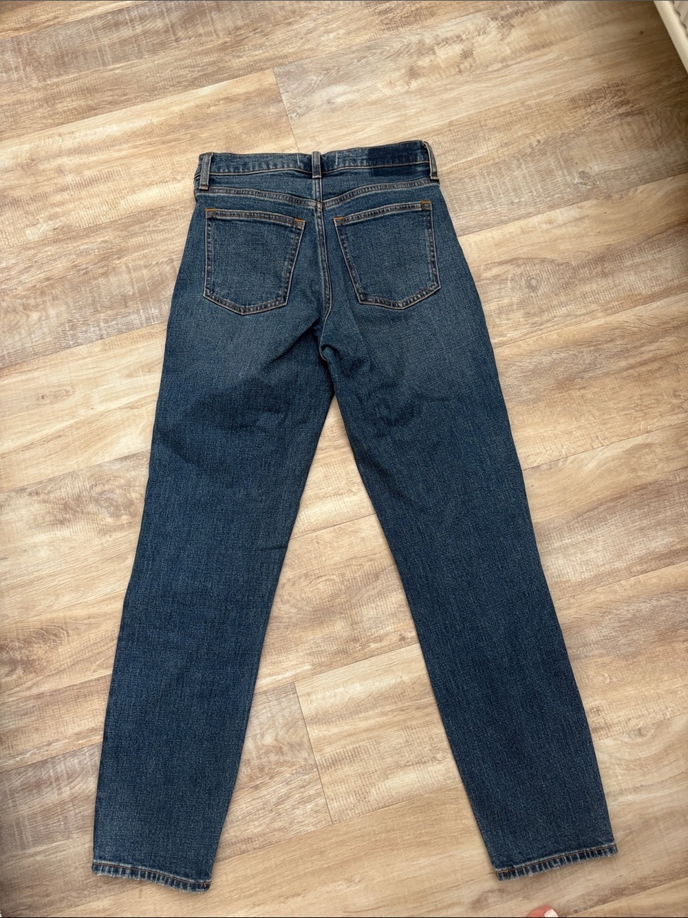 Abercrombie & Fitch Mom High-Rise Jeans in Indigo - Picture 3 of 3